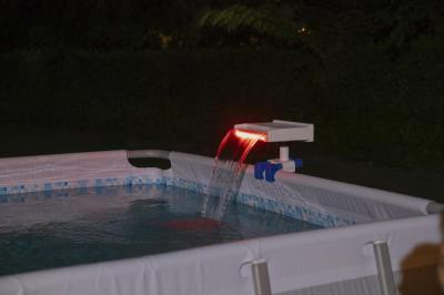 Водопад для бассейна с цветной Led подсветкой, для фильтр-насосов от 2006 до 11355 л/ч