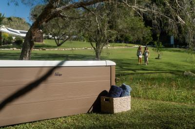 СПА-бассейн 180х180х65см "Amber Aero Plus", квадратный,  гидромассаж, аэромассаж.(4 коробки A.B.C.D)