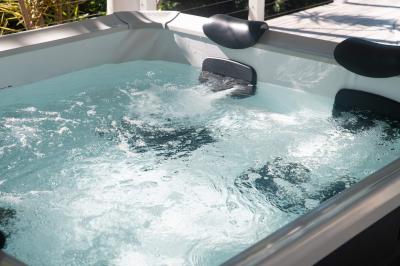 СПА-бассейн 180х180х65см "Oslo Aero Plus", квадратный,  гидромассаж, аэромассаж.(4 коробки A.B.C.D)