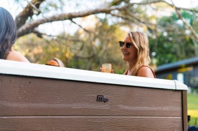 СПА-бассейн 180х180х65см "Amber Aero Plus", квадратный,  гидромассаж, аэромассаж.(4 коробки A.B.C.D)