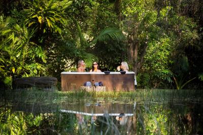 СПА-бассейн 180х180х65см "Amber Aero Plus", квадратный,  гидромассаж, аэромассаж.(4 коробки A.B.C.D)